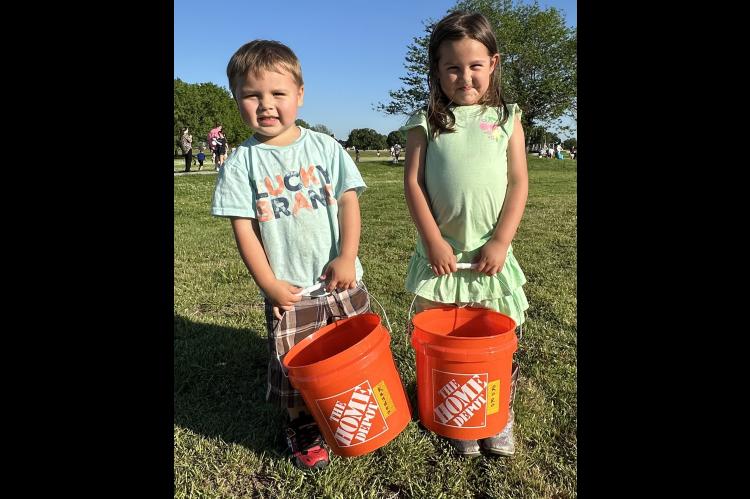 Kayden and Kyleigh Otto hunting Easter eggs at the Coalgate Park