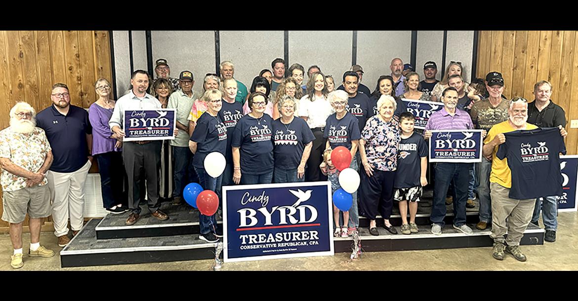 Large crowd welcomes Cindy Byrd home