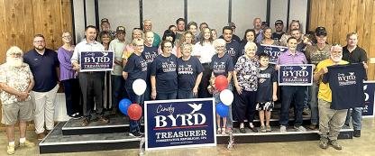 Large crowd welcomes Cindy Byrd home