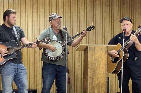 Hampton Family Enjoys Reunion in Coalgate