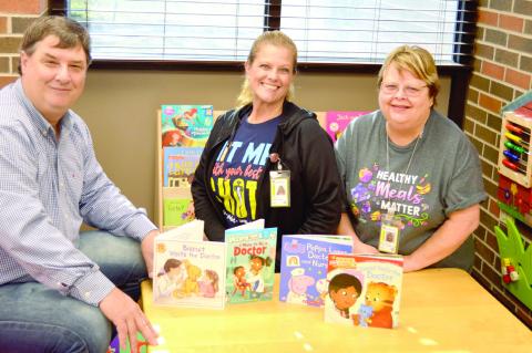 Cottonwood School distributes children’s books to healthcare facilities