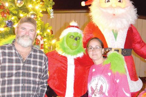 Chamber hosts Christmas Tree Lighting