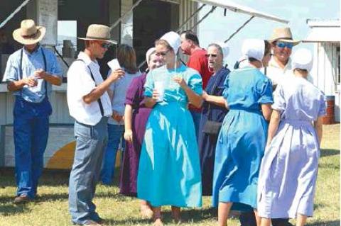 AMISH SCHOOL AUCTION— Break time!